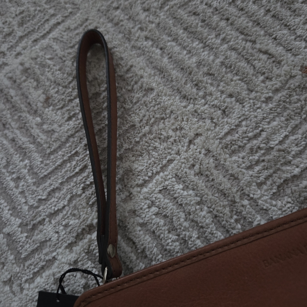 Banana Republic Cognac Leather Wristlet/Clutch NWT RARE Find - Picture 4 of 8